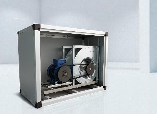 Kastenventilator mit geöffneter Revisionsseite